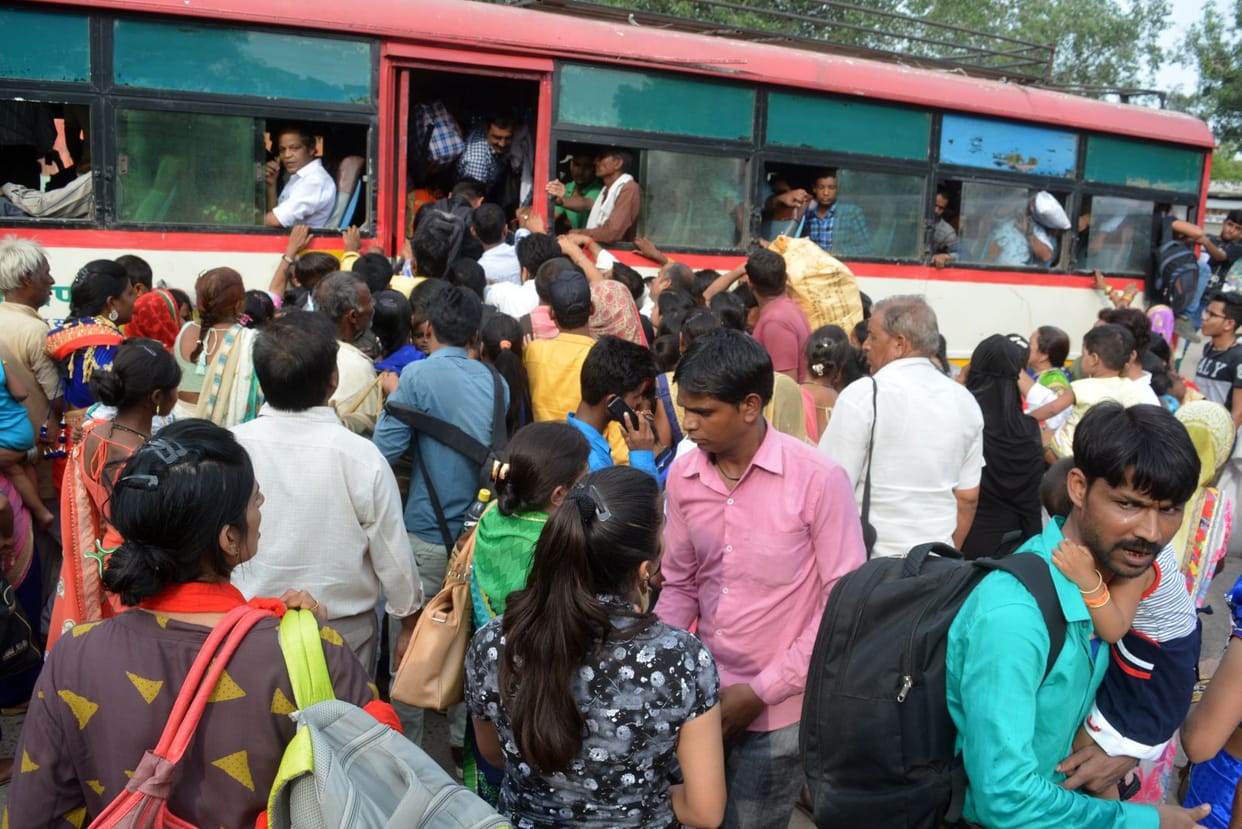 रक्षाबंधन: भीड़ के आगे कम पड़ गईं रोडवेज  बसें