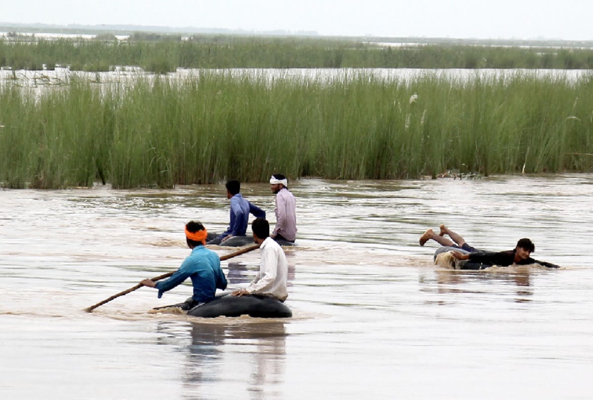 Boat accident in Bijnor, two women's death and 9 missing people, see photos