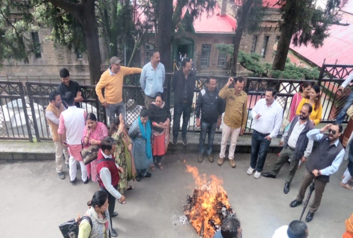 bjp shimla protest against congress leader neeraj bharti