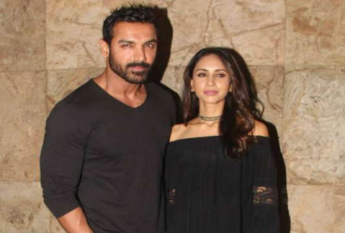 5 bollywood actors and their non-actress wives