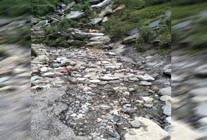 Badrinath highway blocked due to debris after heavy rain in uttarakhand