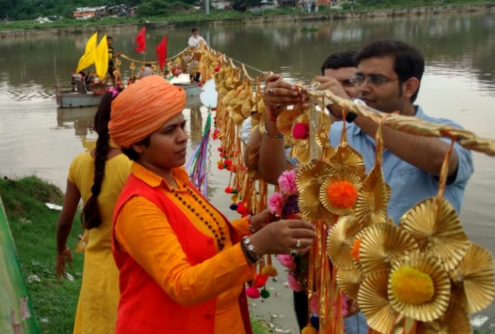 rakhis will be presented to river gomti in lucknow today
