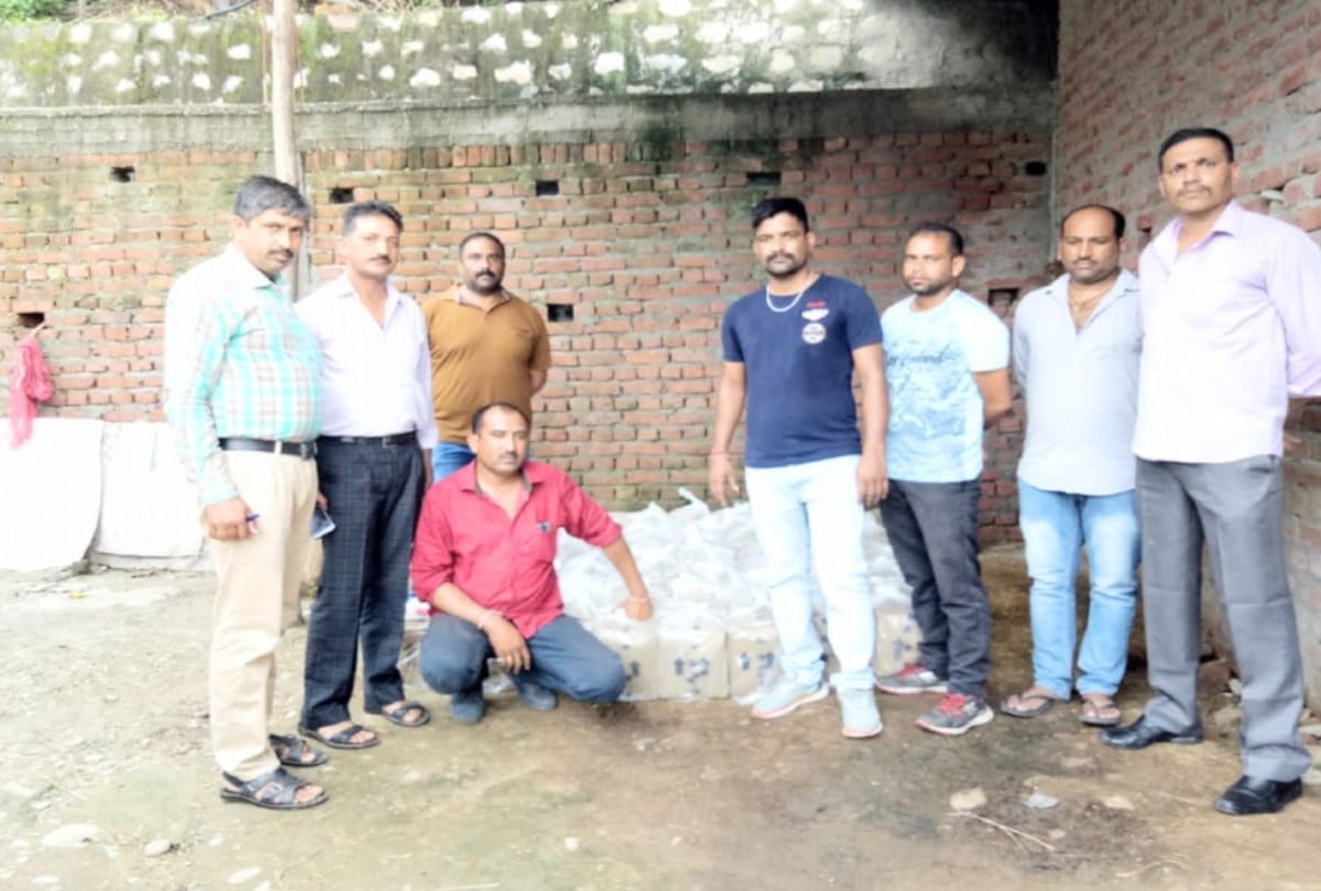 fifty boxes of liquor seized from cowshed in paonta sirmour