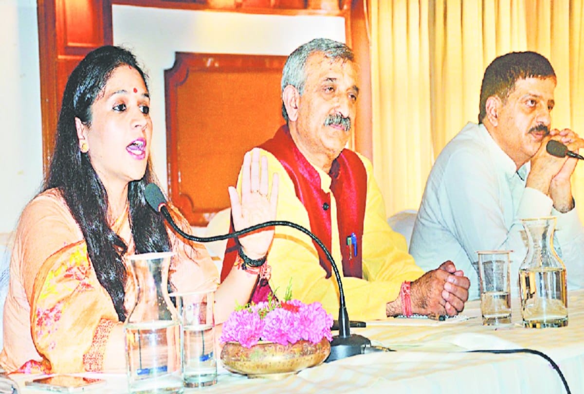 Ruckus in meeting regarding ownership of town hall building shimla