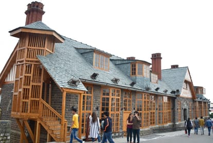 Ruckus in meeting regarding ownership of town hall building shimla