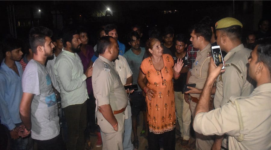 Throwed meat at the temple gate in Meerut, and try to spoil the atmosphere