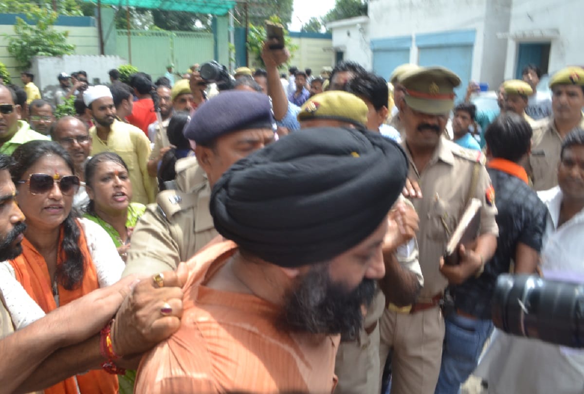 Demonstration on Meerut SSP office, see photos