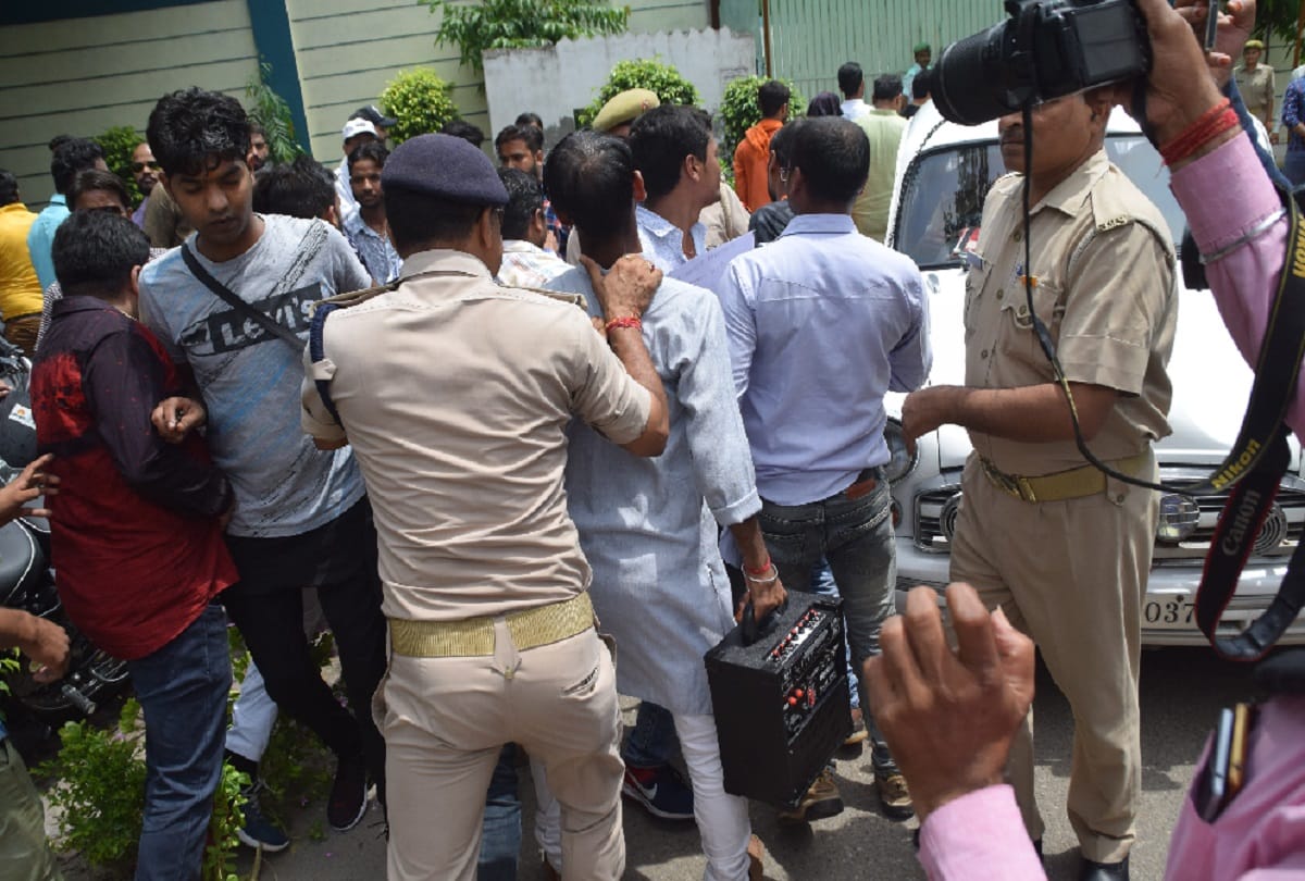 Demonstration on Meerut SSP office, see photos