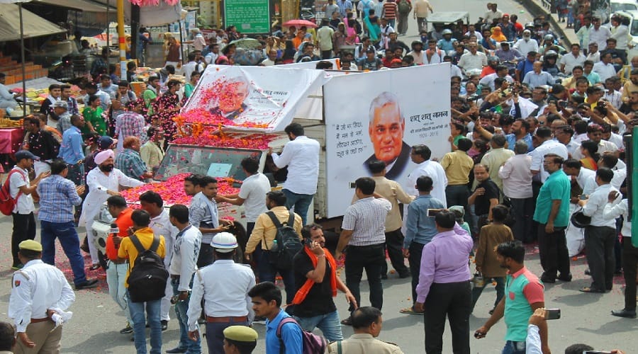 Asthi Kalash Yatra, 'Atal ji' immortal, and paid tribute with flowers