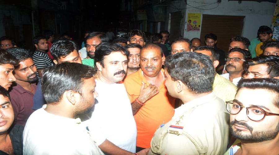 Looted the bag of notes from BJP leader in Muzaffarnagar