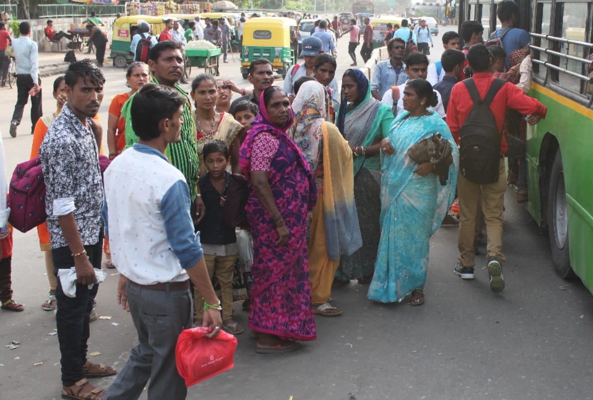 sp Traffic traped in jam after take u Turn in noida