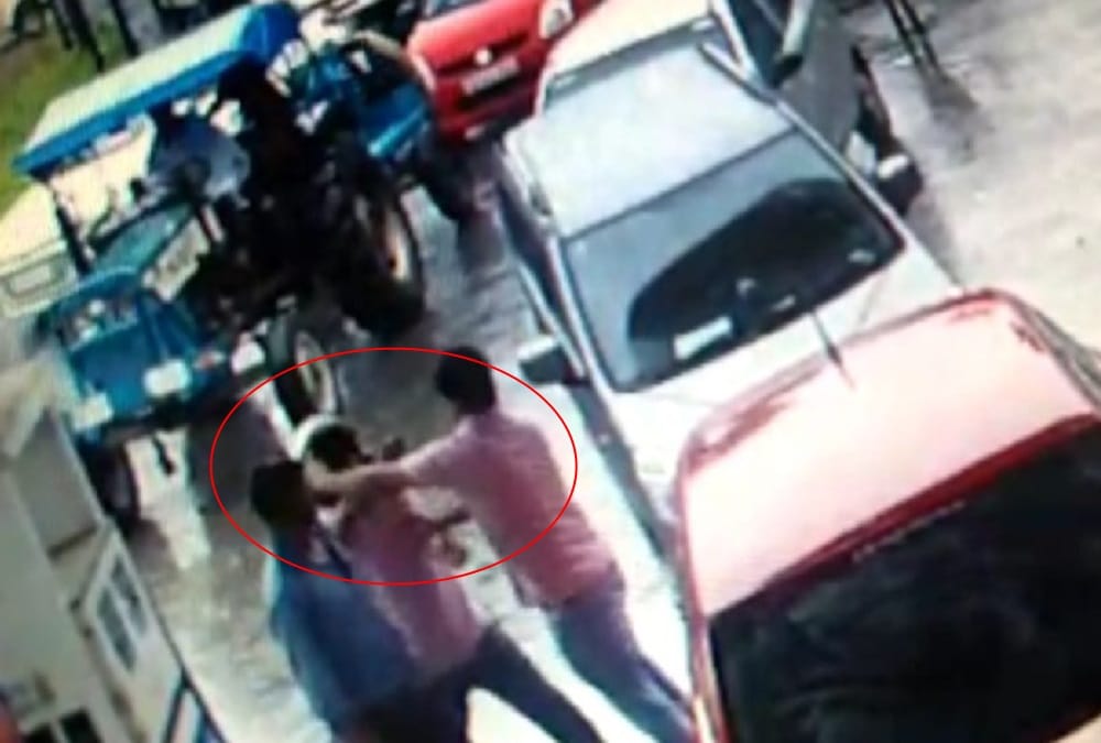 congress leader give death threat to youth after scooter and car Collision
