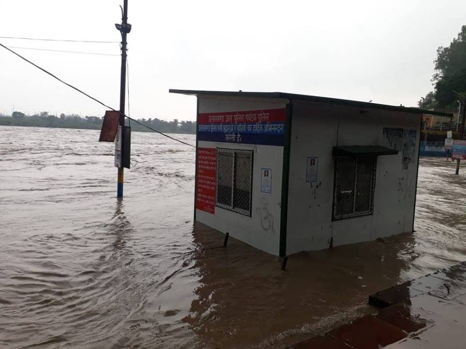 Ganga cross danger line in rishikesh 24 hours rain alert in uttarakhand