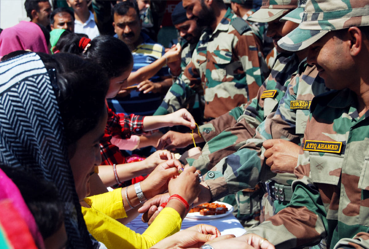 women celebrate raksha bandhan on loc with indian army in poonch jammu kashmir