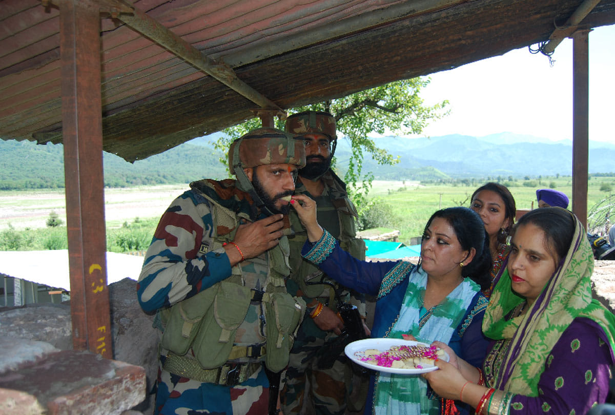 women celebrate raksha bandhan on loc with indian army in poonch jammu kashmir