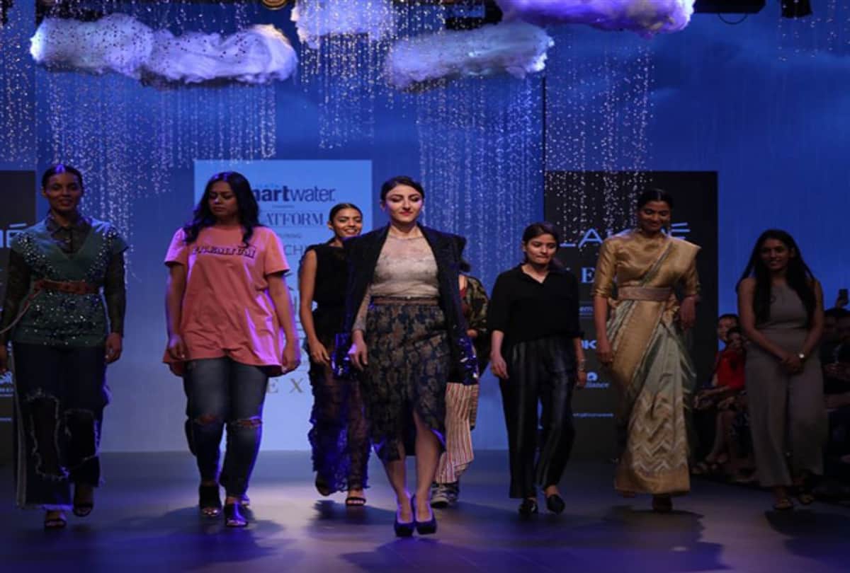 Bollywood Stars at Lakme Fashion Week Janhvi Kapoor Burns The Ramp