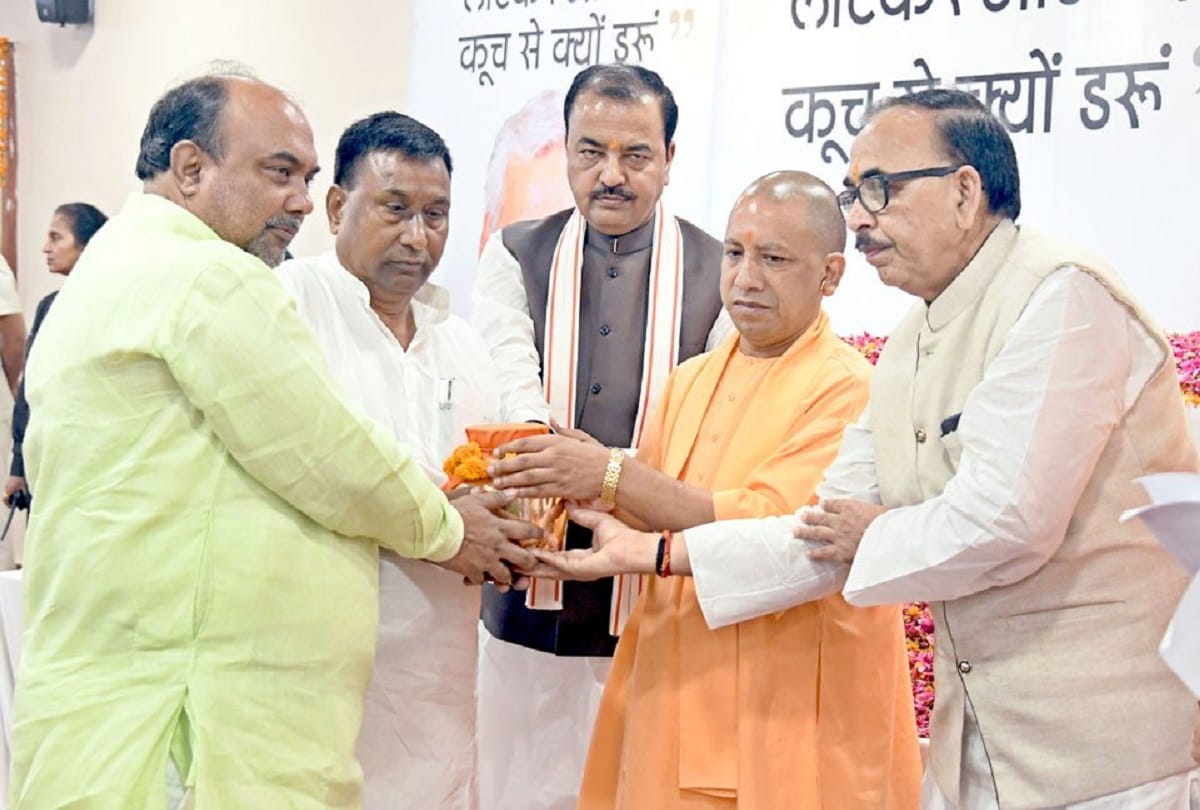 Former prime minister atal bihari vajpayee ashthi kalash yatra will reach Gorakhpur today