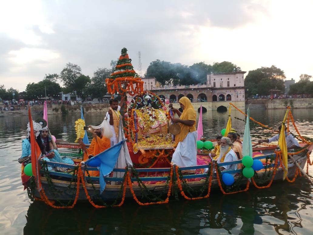 नौका विहार लीला शुरू, 35 वर्ष से थी  बंद