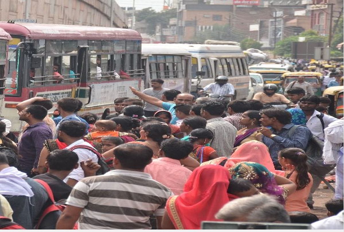 The women did not get seat in the bus at raksha bandhan