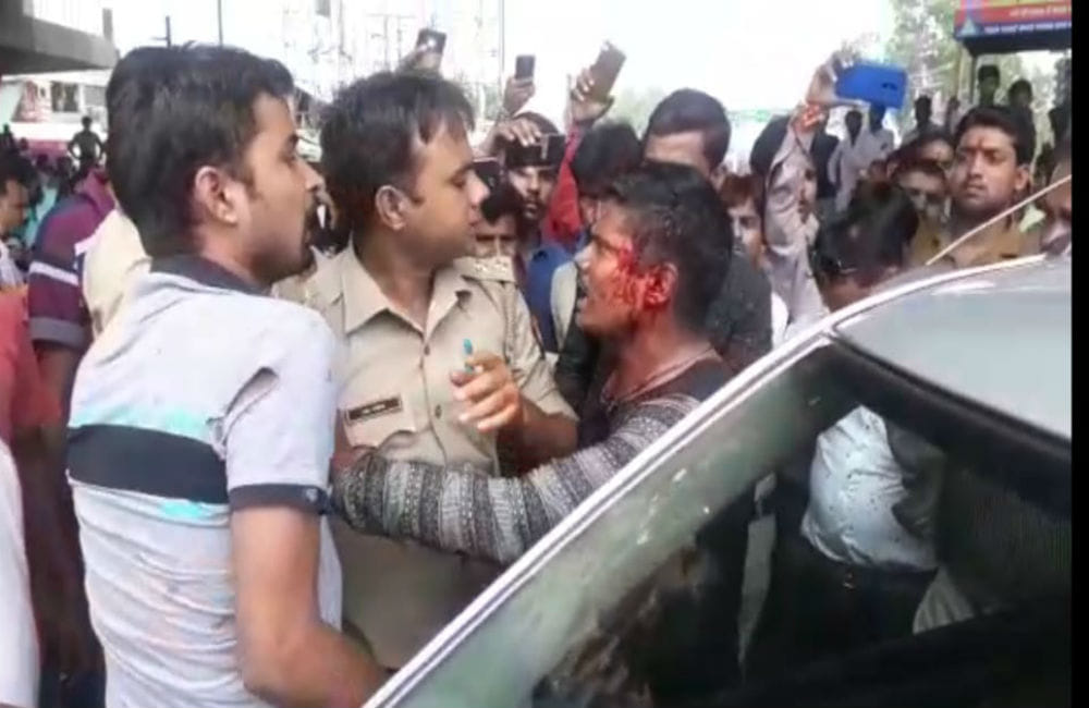 anger people beaten to sub inspector's son after accident