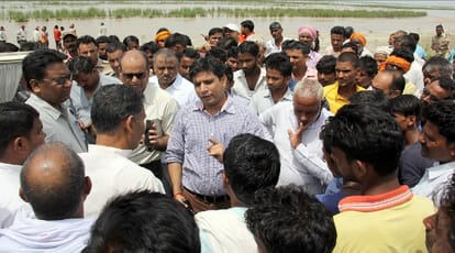 Bijnor boat accident, MP slapped the young man, and ruckus in villagers