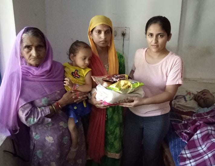 गरीब परिवार की मदद को डा. सोनाली ने बढ़ाए हाथ