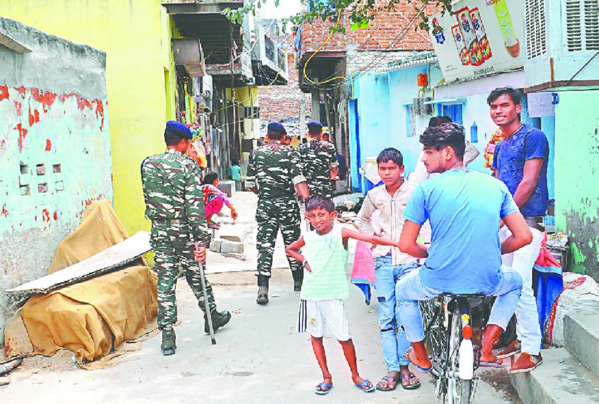 Minor girl misbehave case Delhi Police arrest 11 people