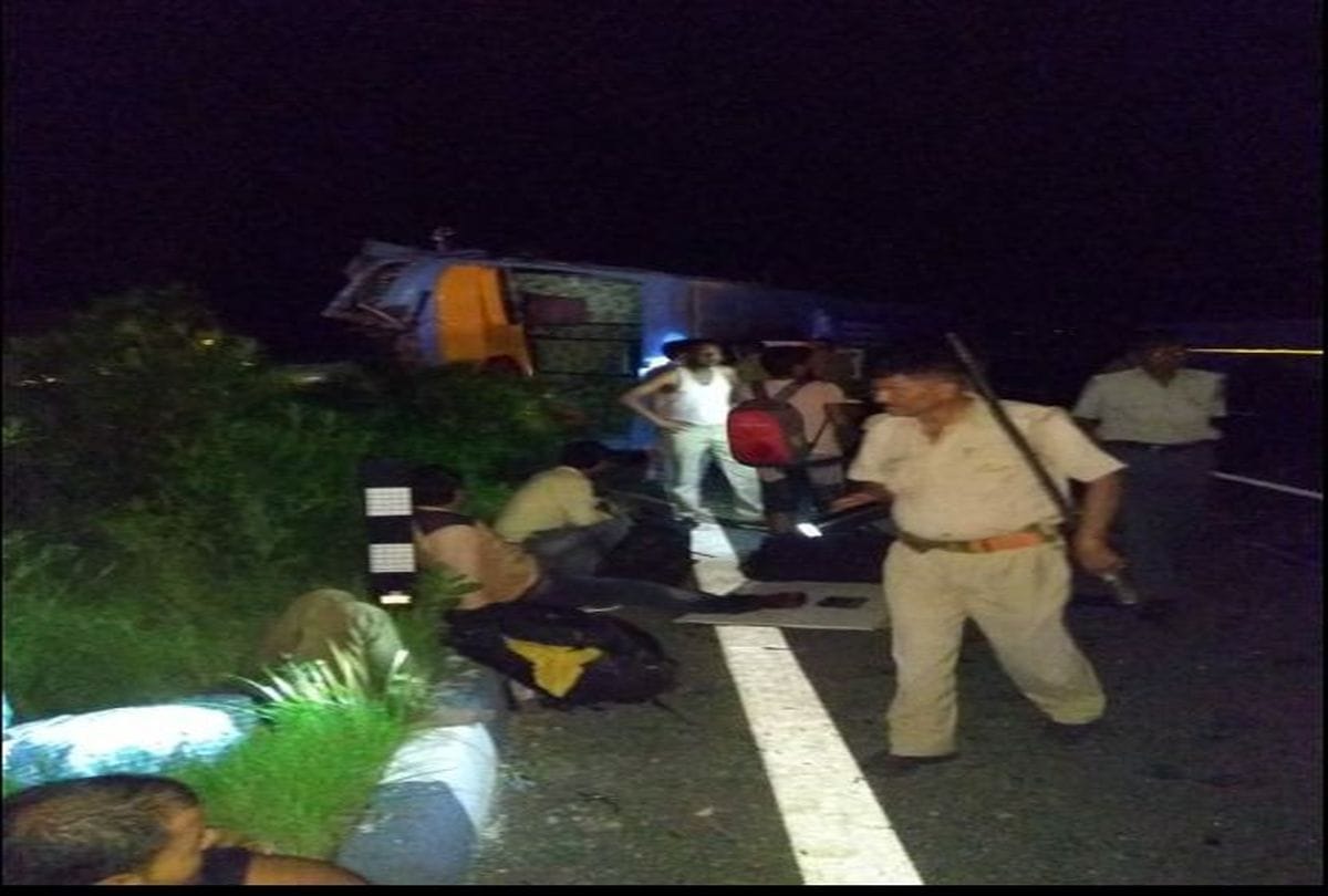 Bus crashed on Lucknow Agra expressway, many serious