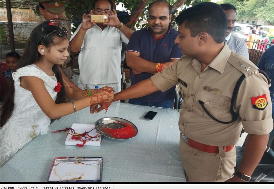 Sisters reaching the prisoners in jail On the occasion of Rakshabandhan