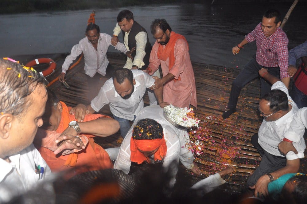 during aatal asthi kalash yatra boat fell in kuano