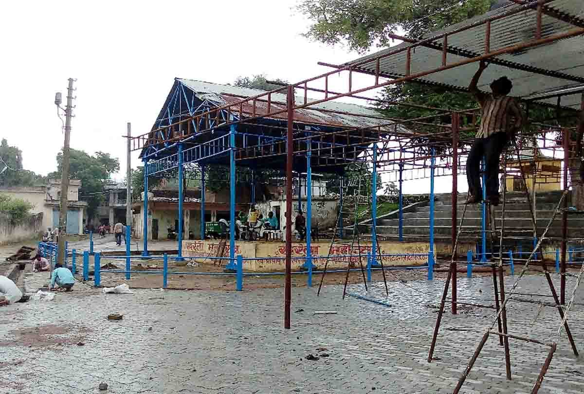 हिमाचल उत्सव की तैयारियों को बारिश का झटका, मैदान में भरा पानी और कीचड़