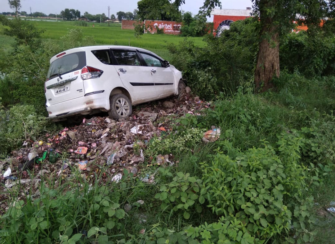 Couple killed, two injured in accident