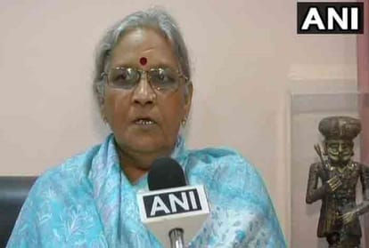 वाजपेयी की श्रद्धांजलि सभा में हंसने वाले रमन सरकार के दोनों मंत्रियों से भतीजी करुणा शुक्ला ने मांगा इस्तीफा।