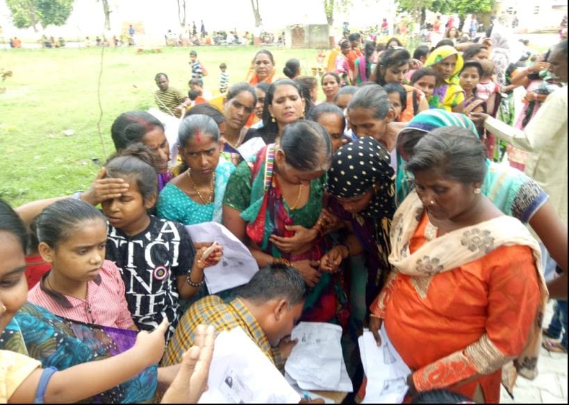 Sisters reaching the prisoners in jail On the occasion of Rakshabandhan