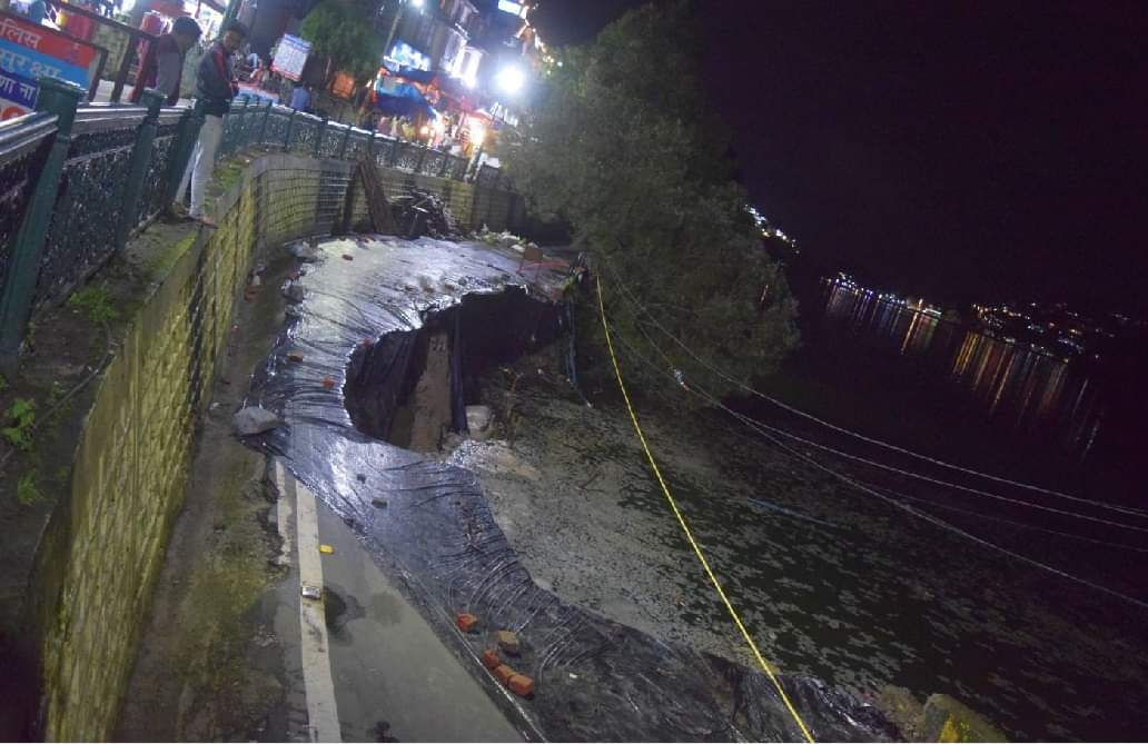 Blast may posible under Nainital mall road sewerage line due to continuously colleps