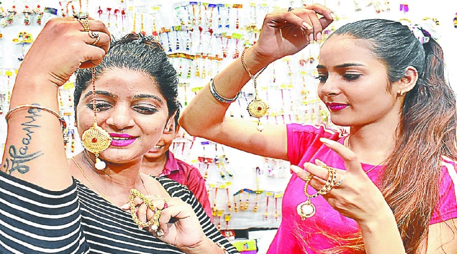 Raksha Bandhan 2018: An auspicious time for Rakhi, and sisters will pray for longevity of brothers