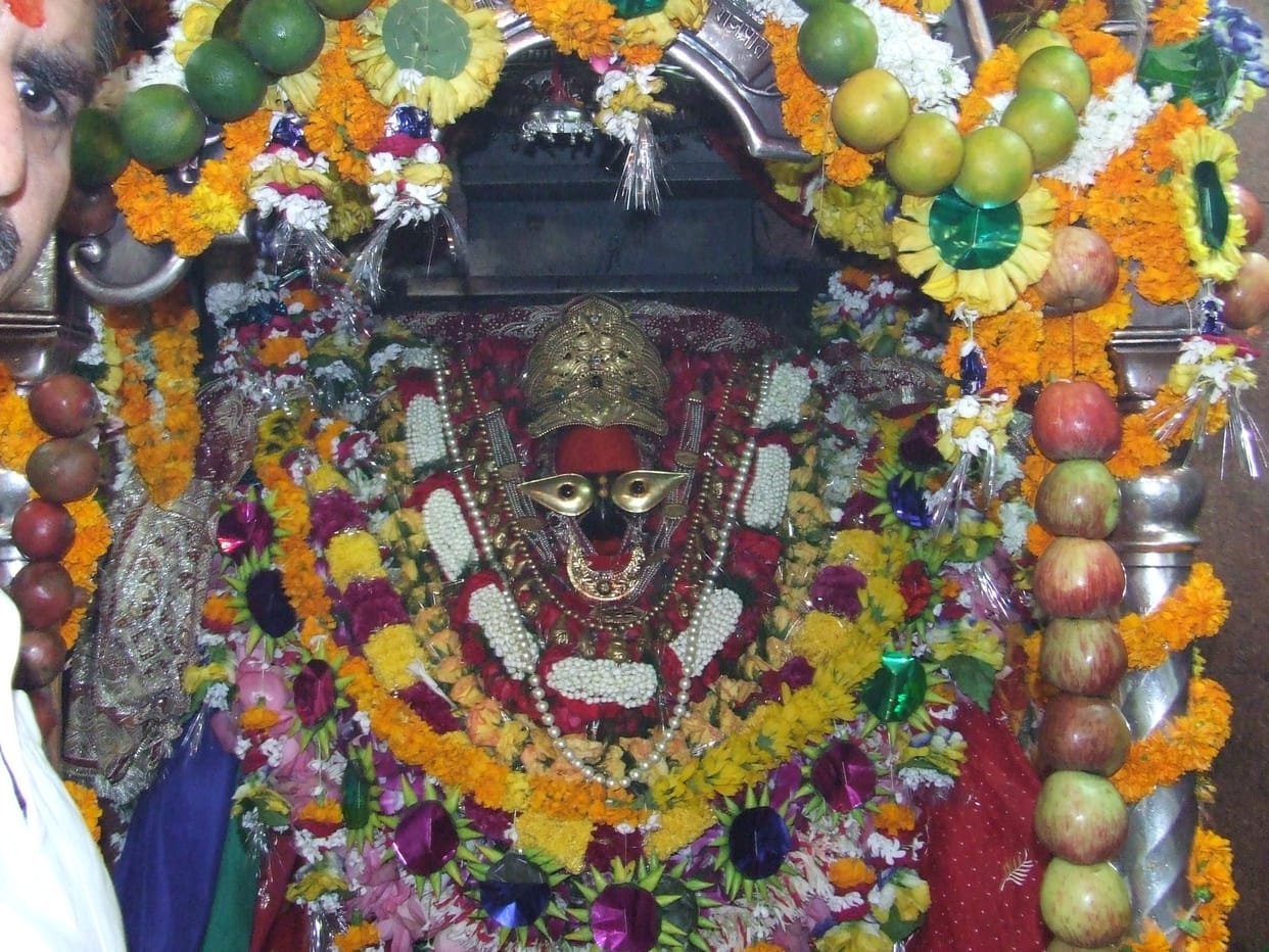 Corona virus devotees ban to entry in garvgrih Sanctum sanctorum of Maa Vindhyavasini temple