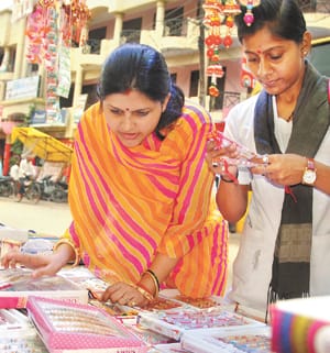 जयपुरिया रिंग व रेशमी राखियों से सजेगी कलाई