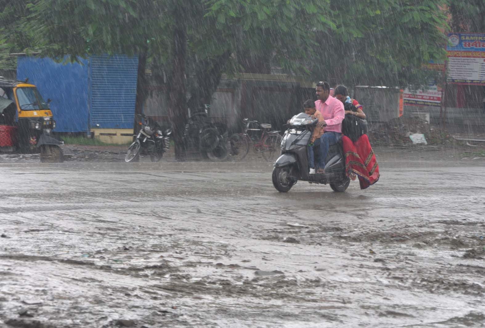 For the next few hours the Meteorological Department has warned