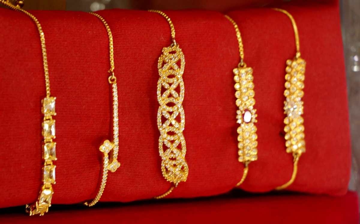 Sisters like these dresses on raksha bandhan