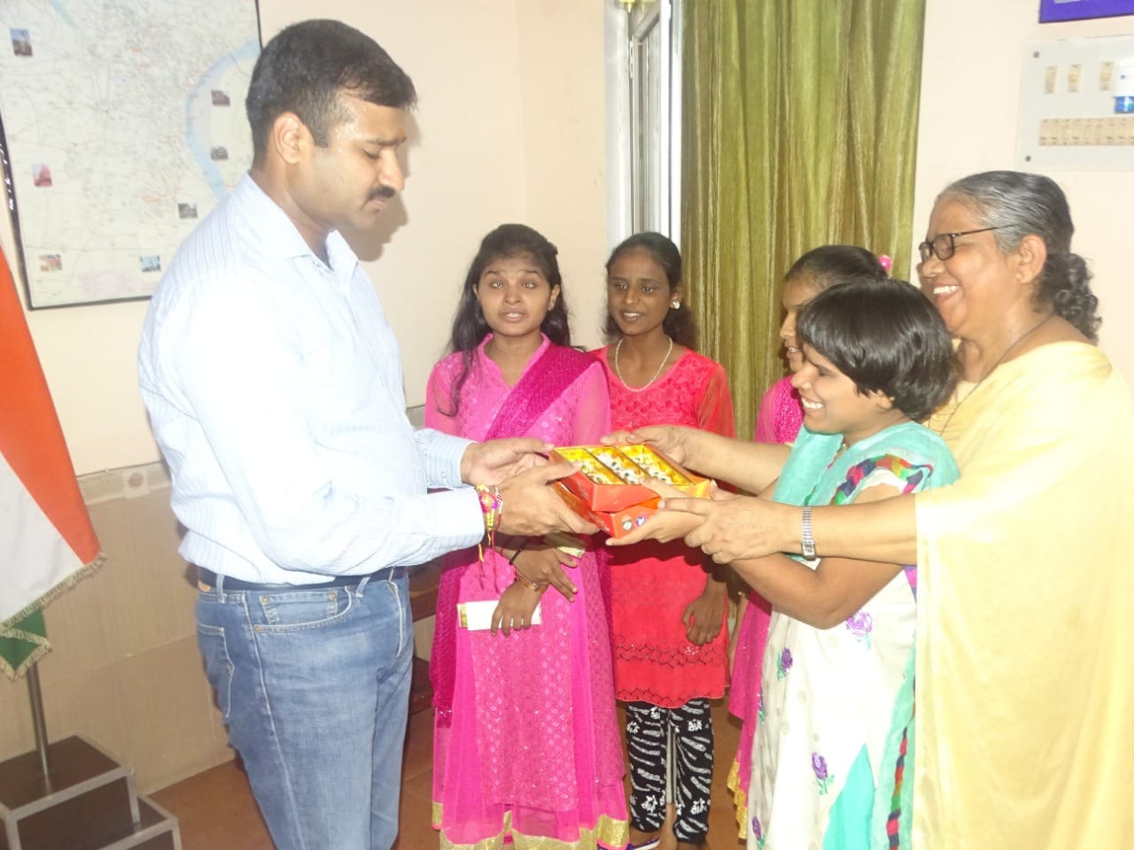 UP police celebrate suraksha bandhan according rakhi with khaki