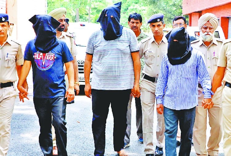 Chandigarh Police Arrested Robbers Gang, Was Robbed Satinder Sartaj House