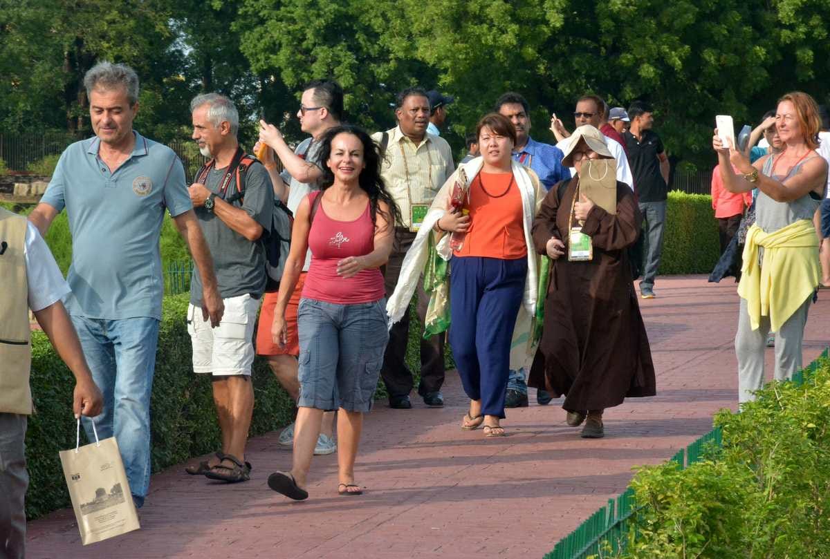 Buddhist conclave in varanasi delegates visit sarnath