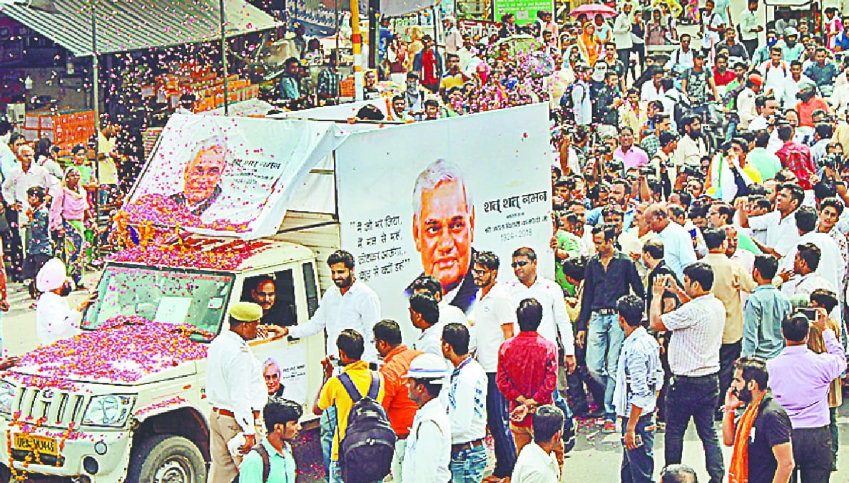 jaha se paidal nikle the, usi raaste se nikli yaatra
