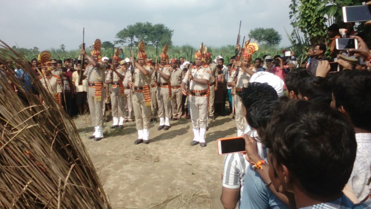 डीएम के आश्वासन पर माने लोग, हुआ अंतिम संस्कार