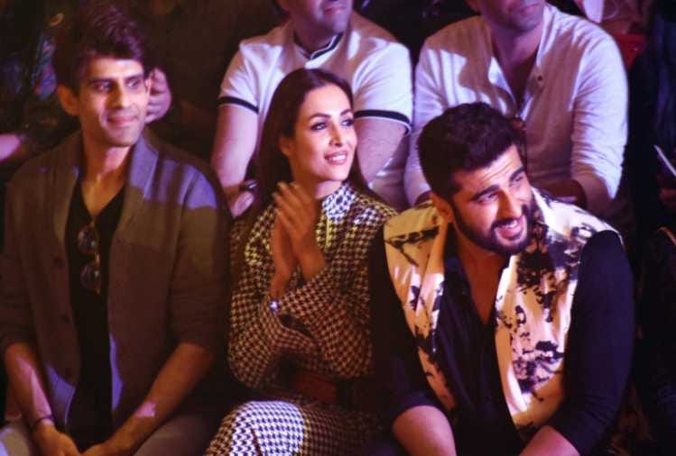 malaika arora and arjun kapoor sit together at lakme fashion week 2018