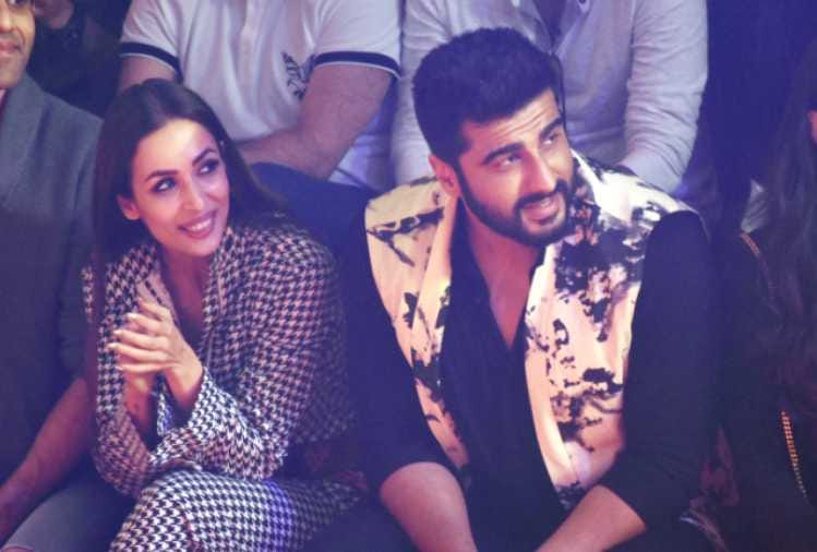 malaika arora and arjun kapoor sit together at lakme fashion week 2018