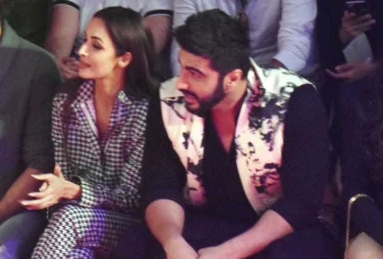 malaika arora and arjun kapoor sit together at lakme fashion week 2018