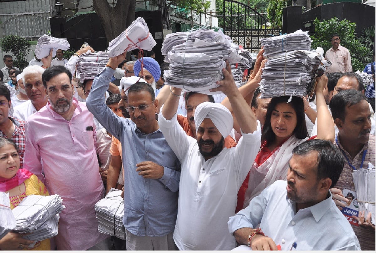 Aam Aadmi Party MLAs march about full state of Delhi