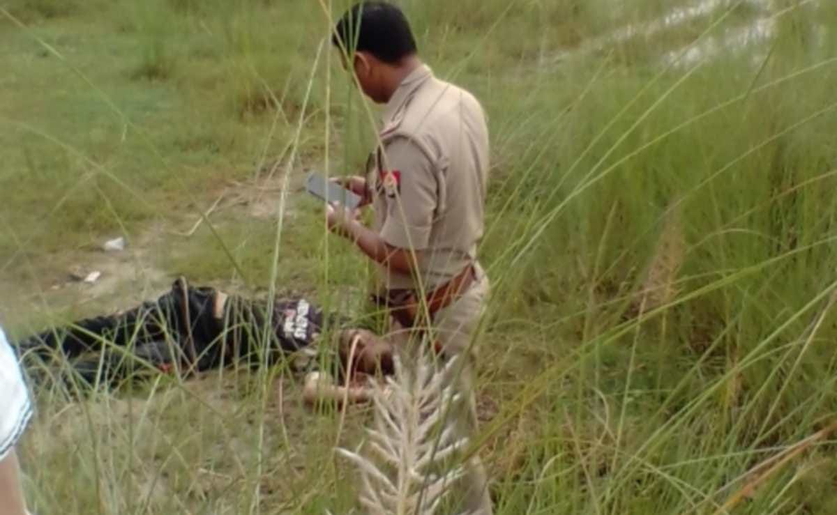 Youth murder in azamgarh dead body found near liquor shop